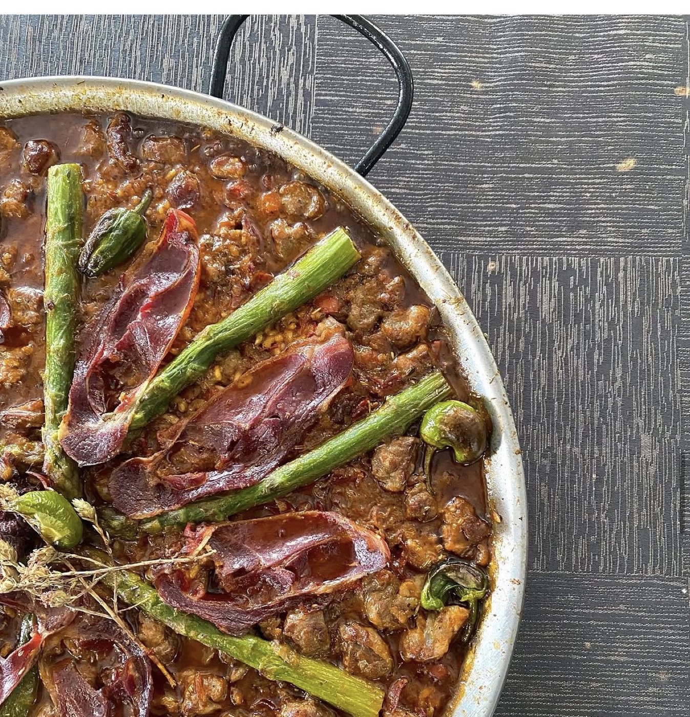 Arroz ibérico con jamón y espárragos de Pika Pika